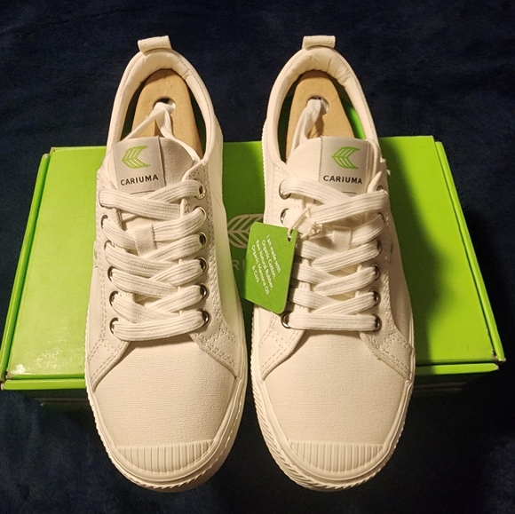 Cariuma Shoes - Cariuma